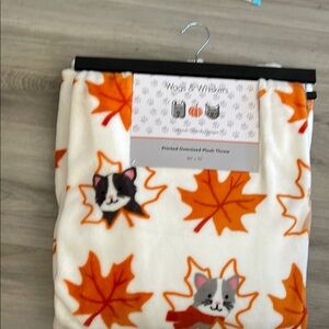Wags & Whiskers Printed Oversized Plush Throw - Fall Leaves